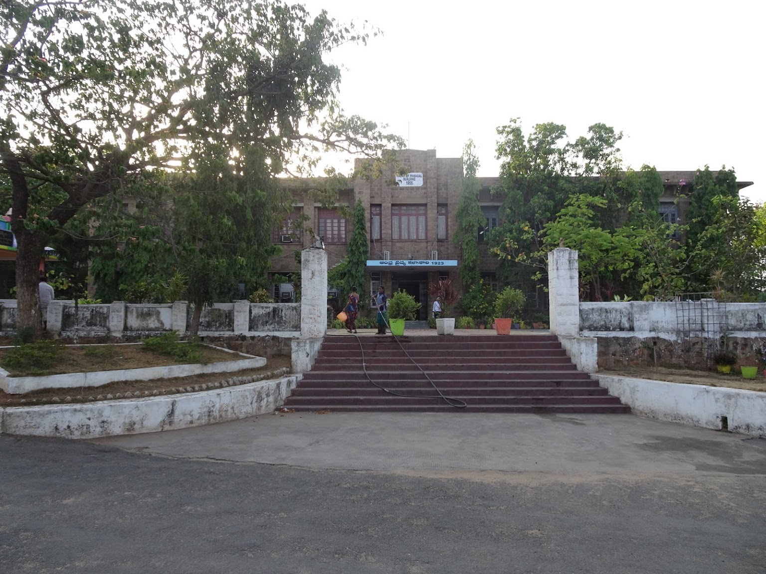 Andhra Medical College – Mymedschool.Org